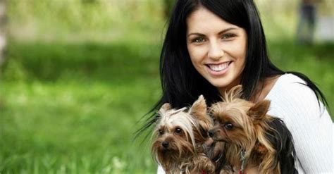 mujer coje con perro|La polla del caballo llena mi coño .